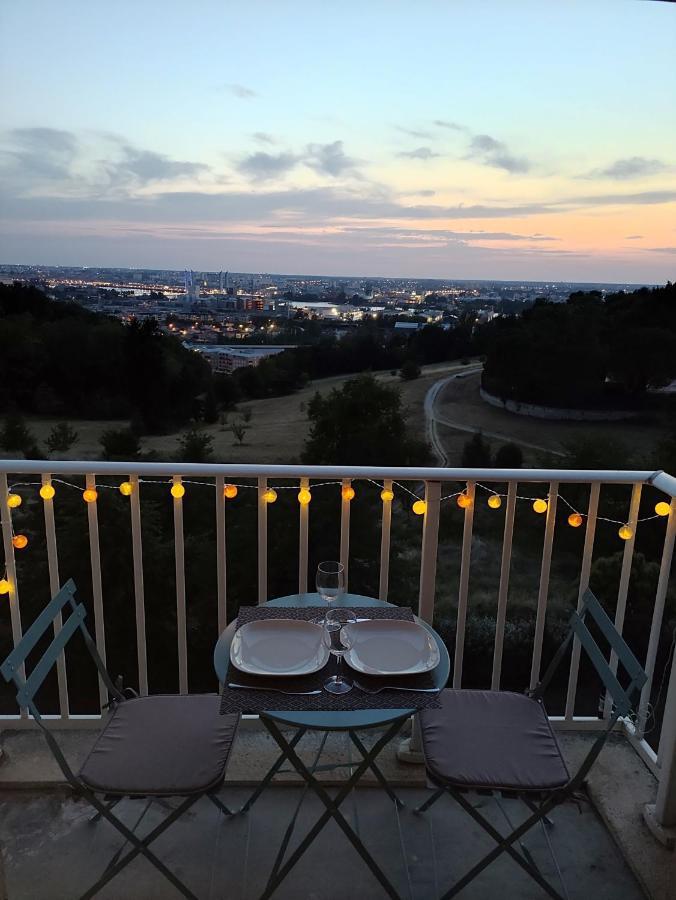 Appartement Vue sur fleuve, parking, Tram A à Cenon Extérieur photo